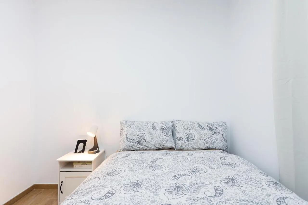 Apartment Home2Book Design Black & White Santa Cruz Home